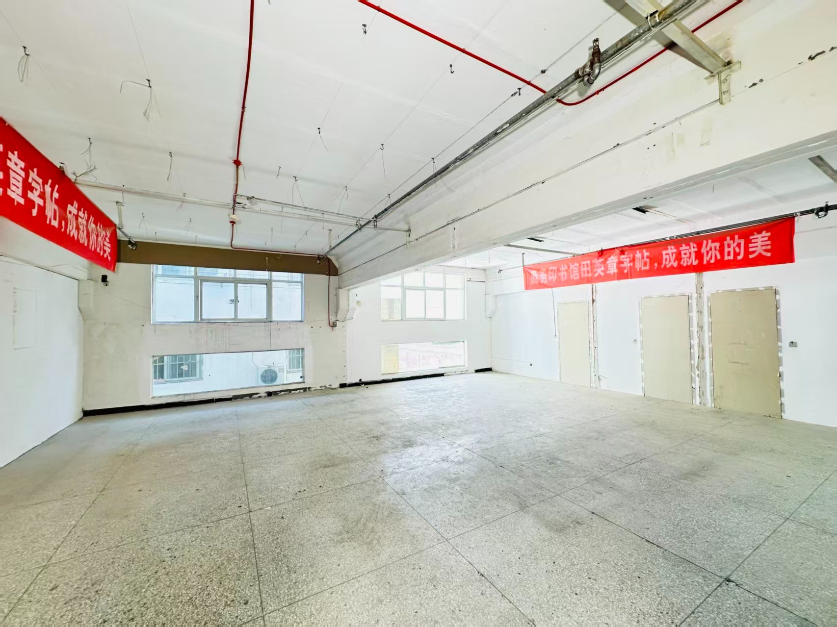老城区重点吸引人工智能应用、数字经济、电商直播、智能制造服务、软件开发、科技创新企业及创业团队入驻